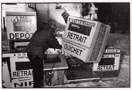 7-la-destruction-de-la-banque-a-bas bernard-jay--destruction-2